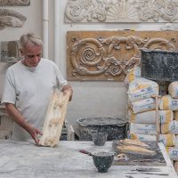 Peter funder stukkatør